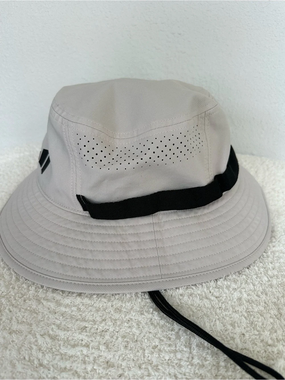 adidas Light Gray Men’s Bucket Hat with Black Accent